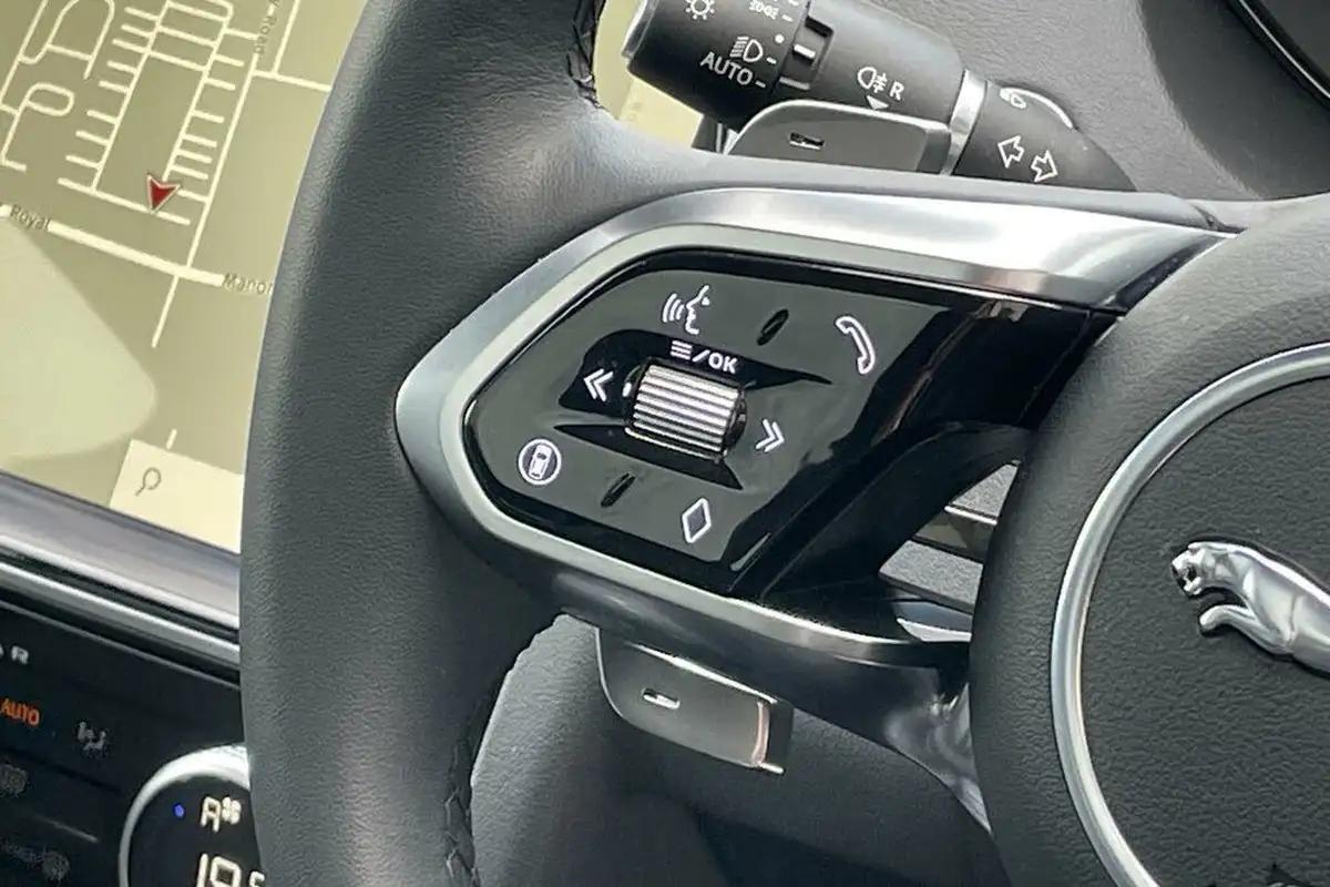 2024-jaguar-e-pace-20-d200-r-dynamic-se-black-big-42