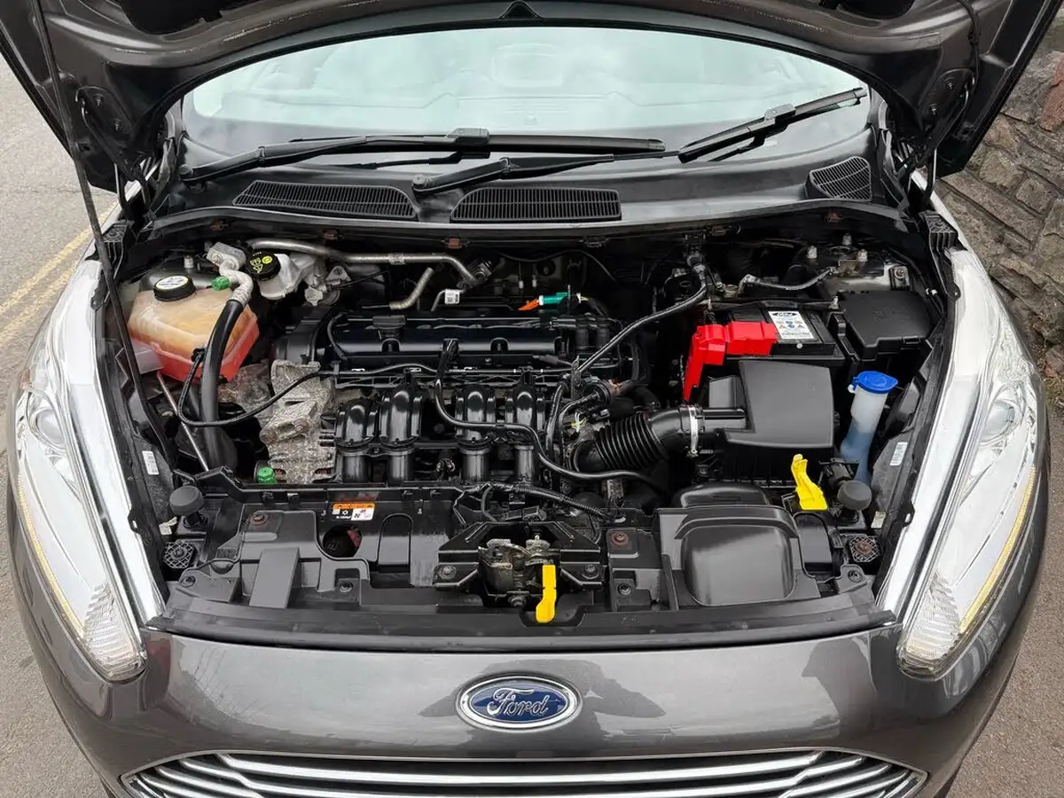 2017-ford-fiesta-125-zetec-3d-big-12