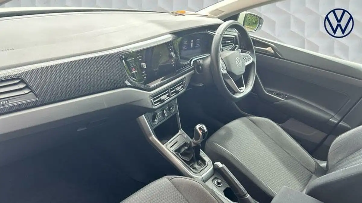 2022-volkswagen-polo-10-tsi-life-big-1