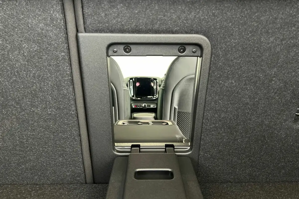 2024-volvo-xc40-20-b3-plus-big-37