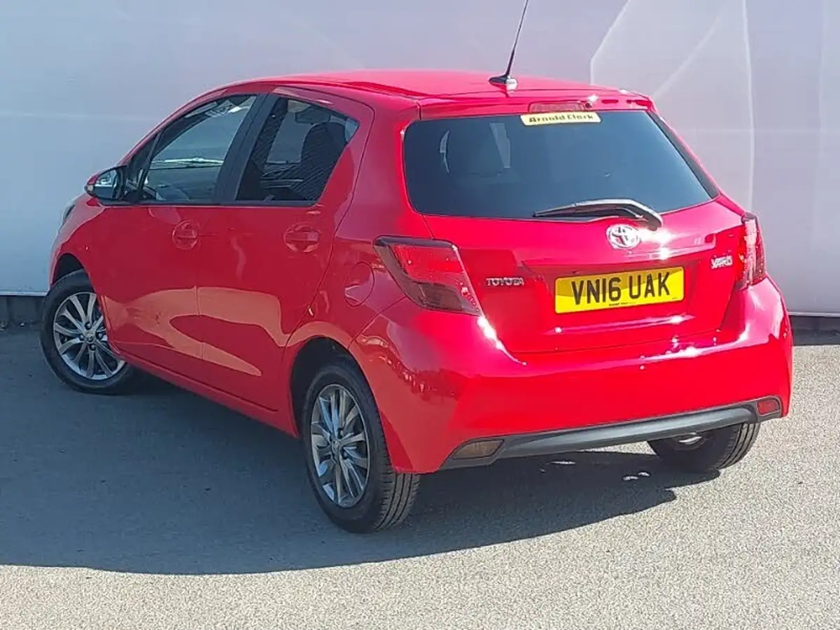 2016-toyota-yaris-133-icon-vvt-i-5d-big-1
