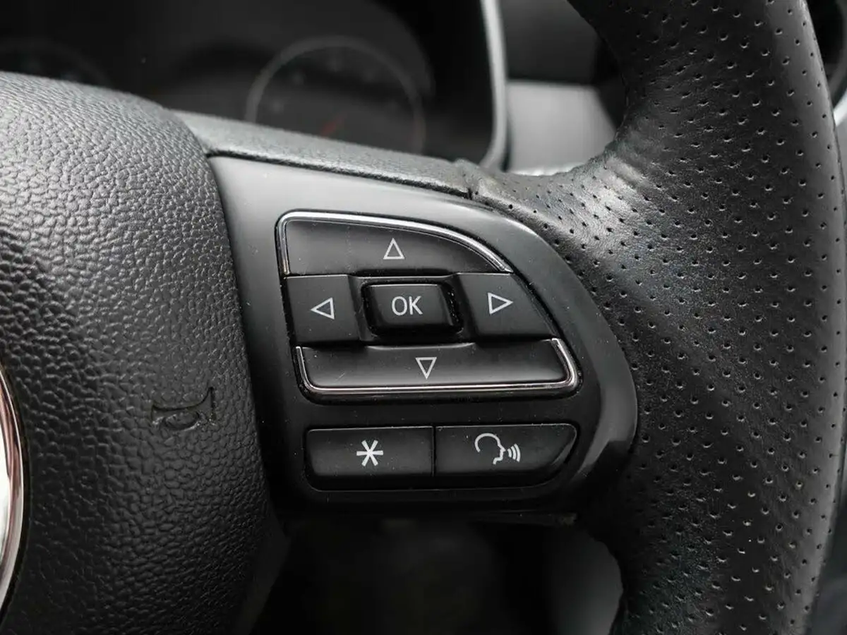 2020-mg-zs-suv-15-vti-tech-exclusive-106ps-big-19