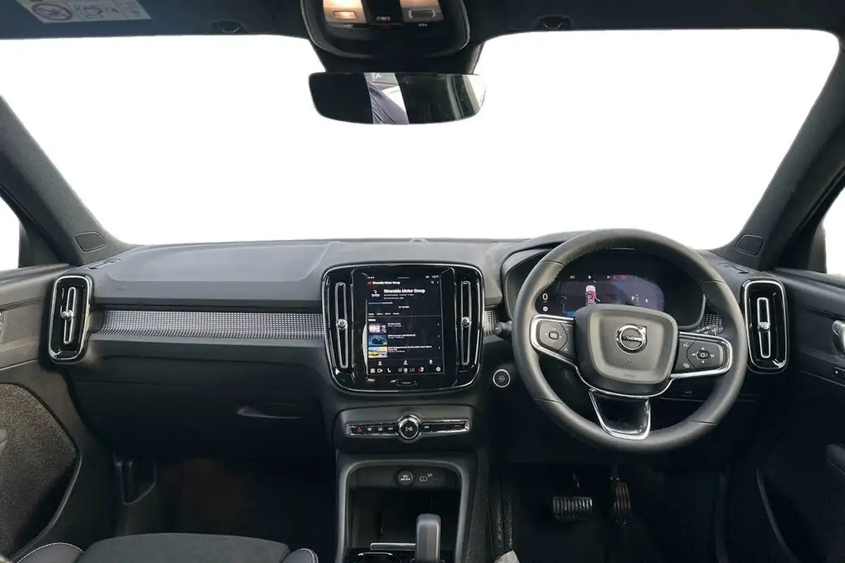 2024-volvo-xc40-20-b3-plus-big-5
