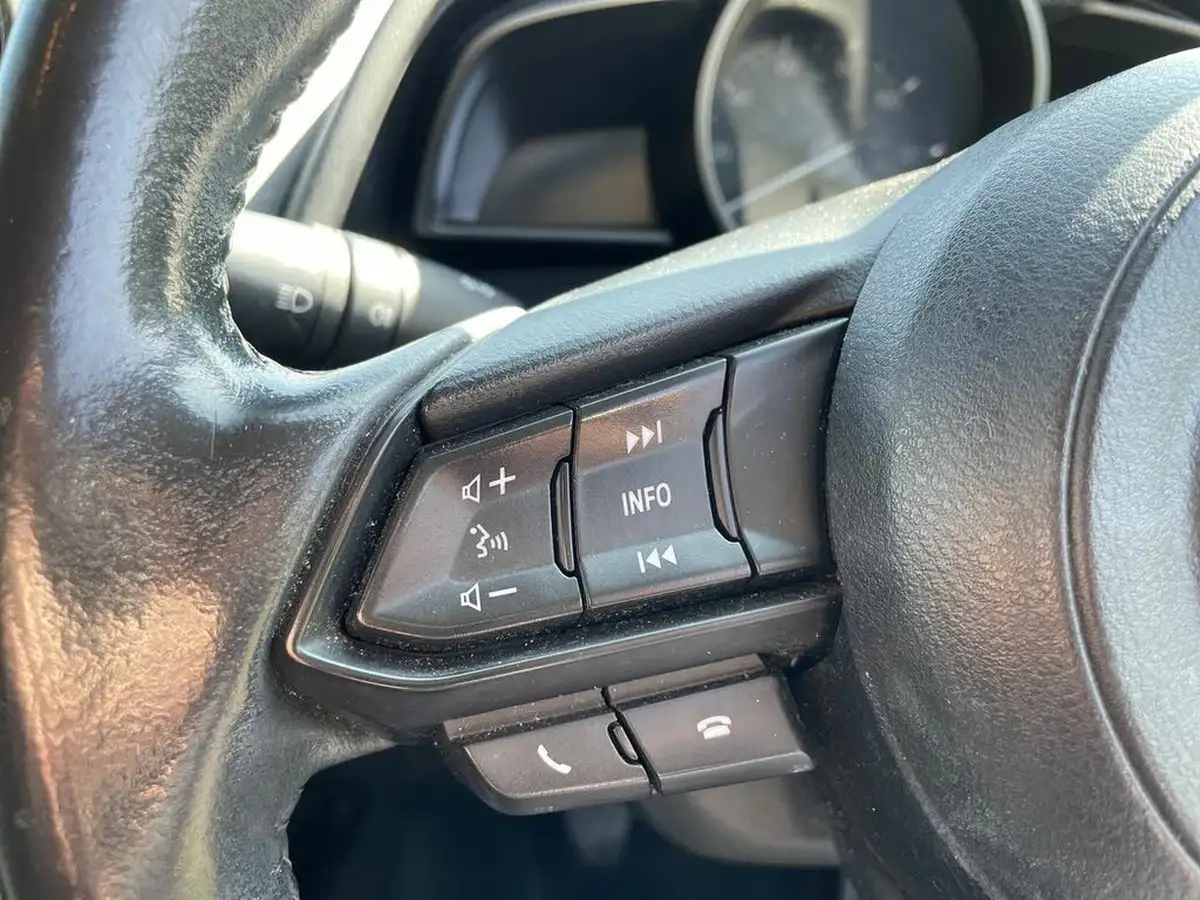 2018-mazda-mazda2-15-black-edition-big-15