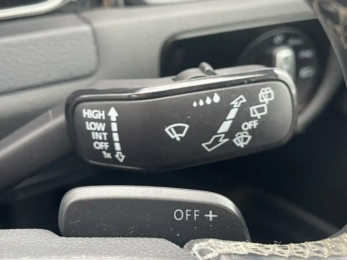2018-volkswagen-golf-20-tsi-r-estate-5d-dsg-big-15