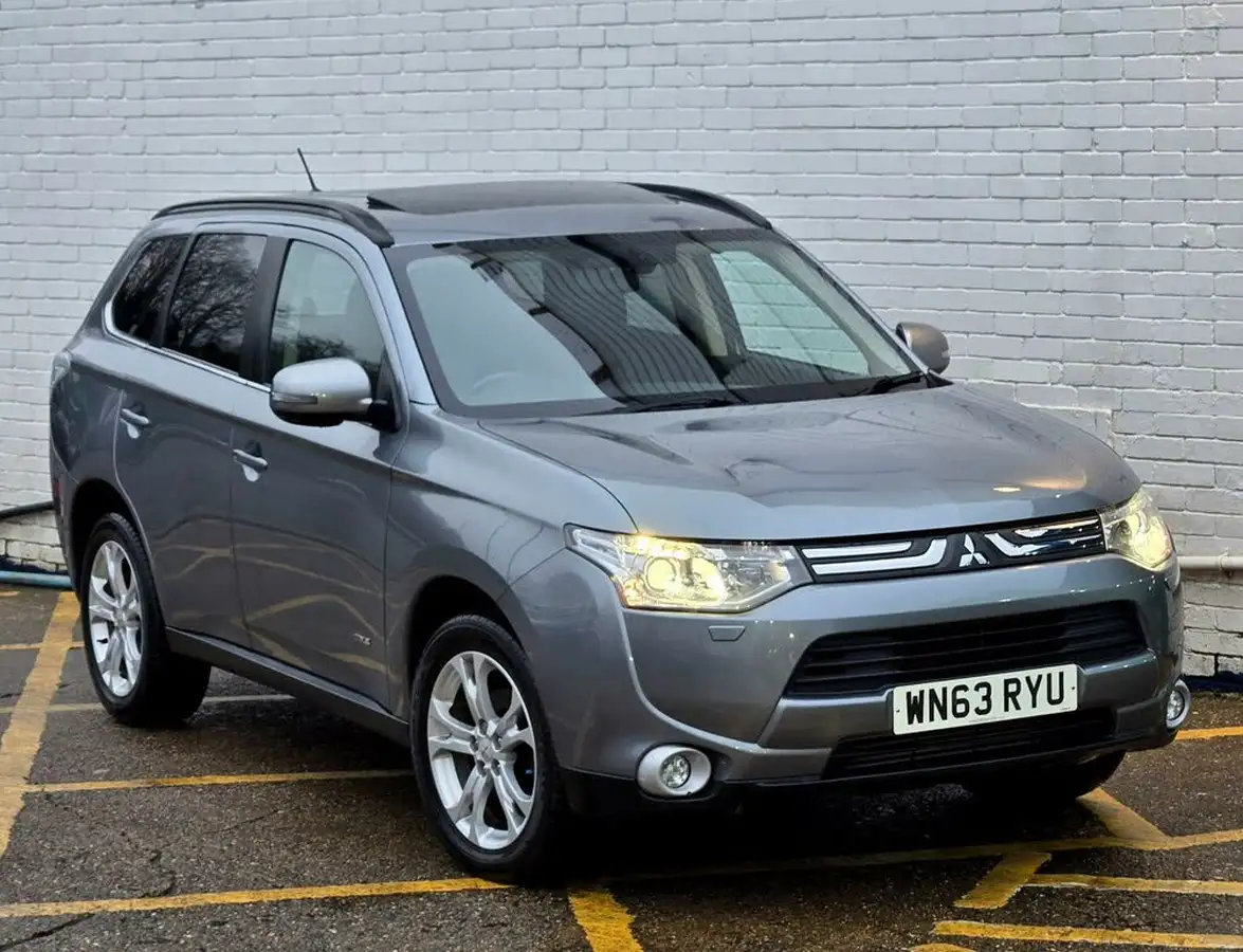 2013-mitsubishi-outlander-22di-d-gx4-big-0