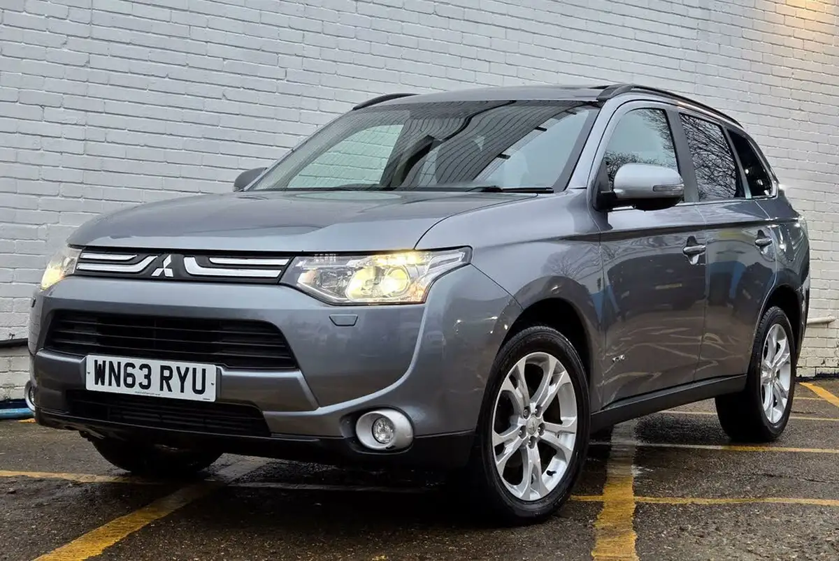 2013-mitsubishi-outlander-22di-d-gx4-big-24
