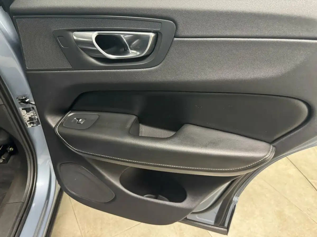 2018-volvo-xc60-20-t8-inscription-pro-390bhp-twin-engine-big-73