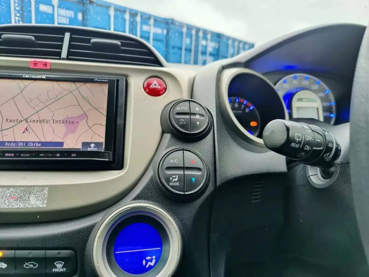 2013-honda-jazz-big-45