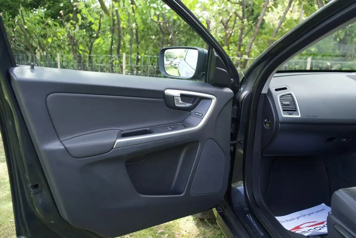 2014-volvo-xc60-24td-d4-se-181bhp-nav-geartronic-big-63
