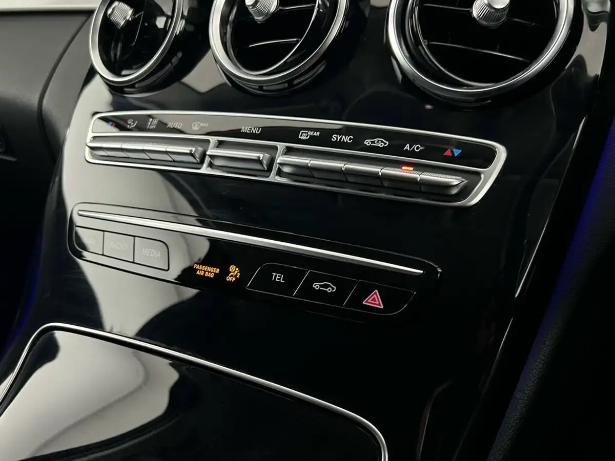 2019-mercedes-benz-c-class-20-c300-sport-premiumss-saloon-4d-big-27