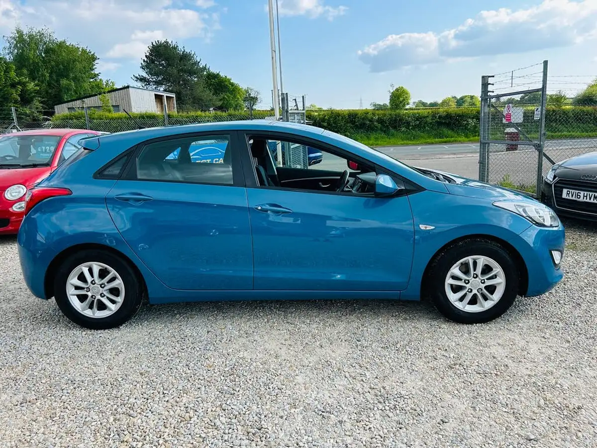 2012-hyundai-i30-14-active-5d-big-9