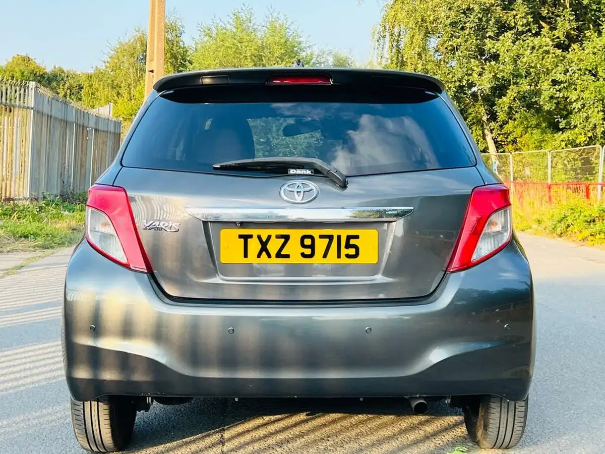 2011-toyota-yaris-big-6