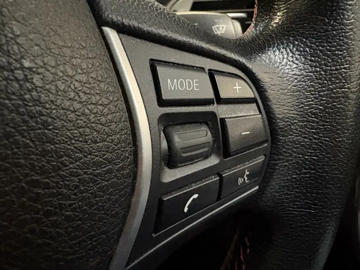 2012-bmw-1-series-20td-118d-sport-hatchback-5d-big-21