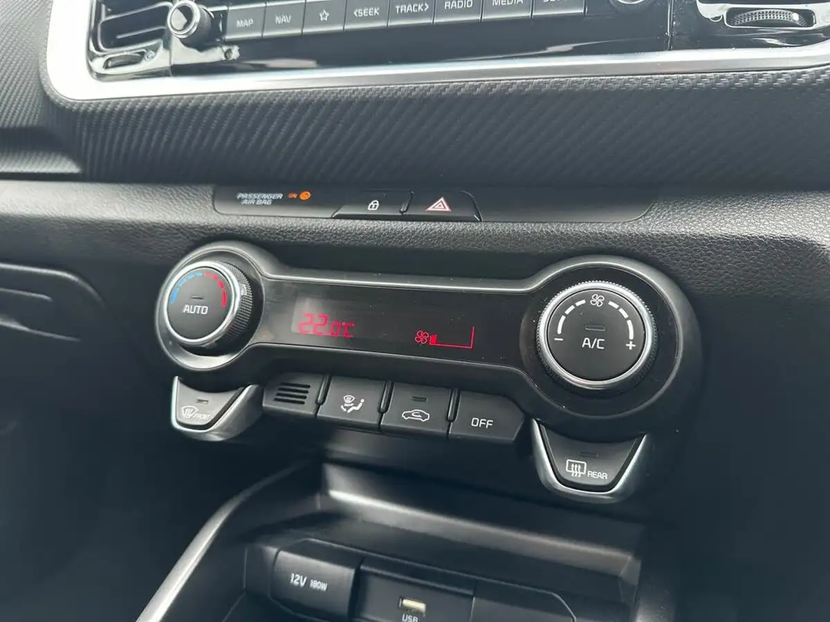 2024-kia-stonic-10-t-gdi-gt-line-s-98bhp-dct-big-14