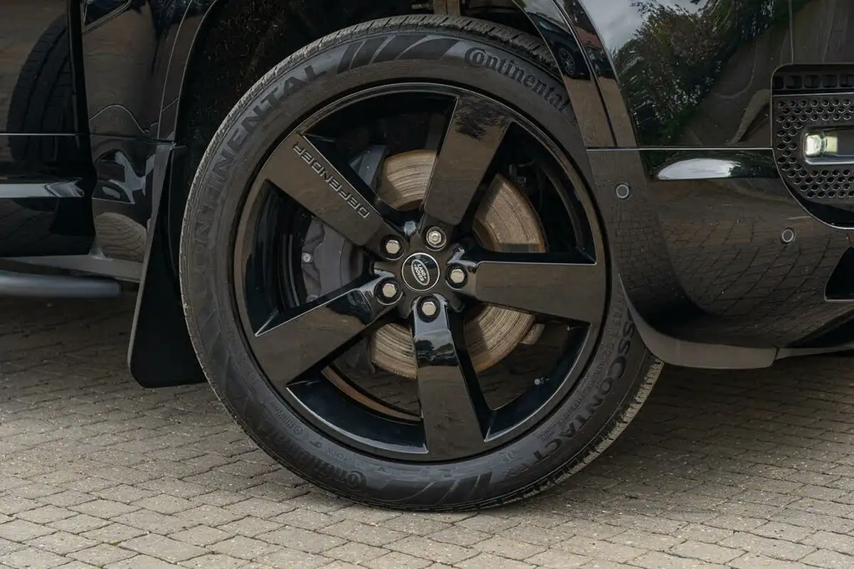 2023-land-rover-110-defender-30-d300-x-dynamic-hse-big-1