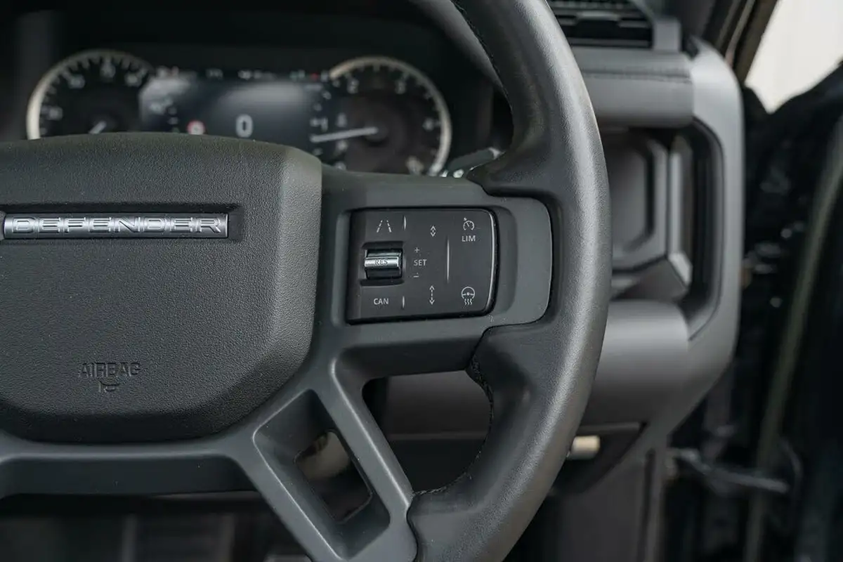 2023-land-rover-110-defender-30-d300-x-dynamic-hse-big-48