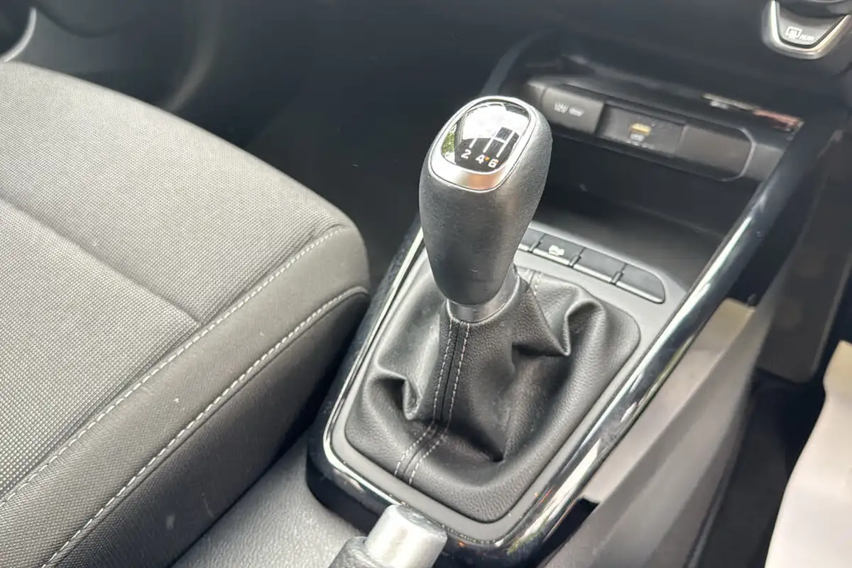 2022-kia-rio-10-t-gdi-2-big-11