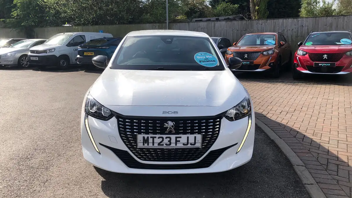 2023-peugeot-208-12-puretech-allure-premium-100ps-big-7