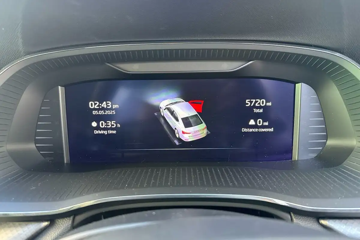2023-skoda-octavia-10-tsi-se-technology-110ps-hatchback-big-16