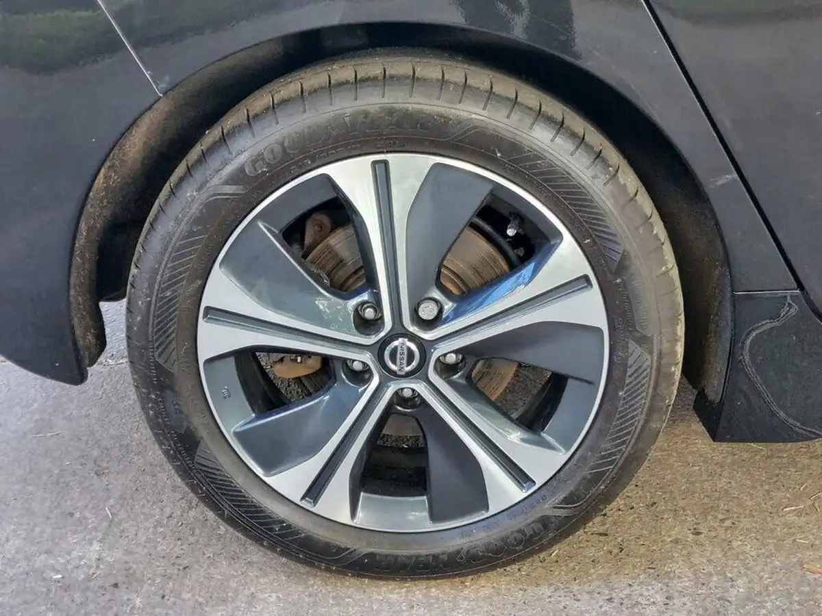 2021-nissan-leaf-e-tekna-big-15
