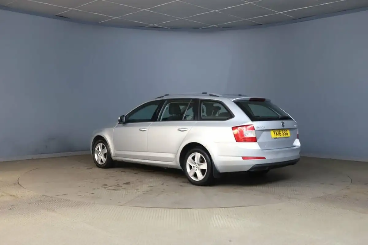 2016-skoda-octavia-10-tsi-se-estate-big-1