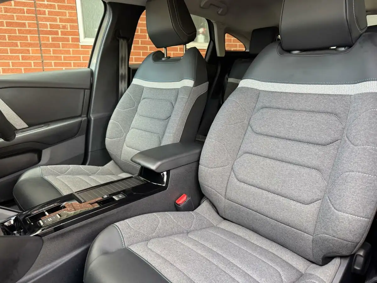 2022-citroen-c4-12-puretech-c-series-edition-eat8-big-32