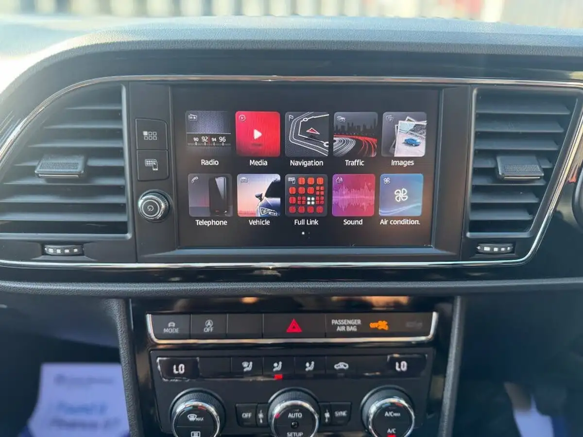 2017-seat-leon-14-ecotsi-fr-technology-hatchback-5d-big-11