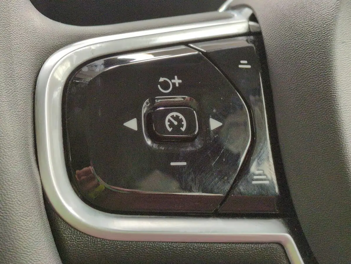 2023-volvo-xc90-20-b5-plus-big-22