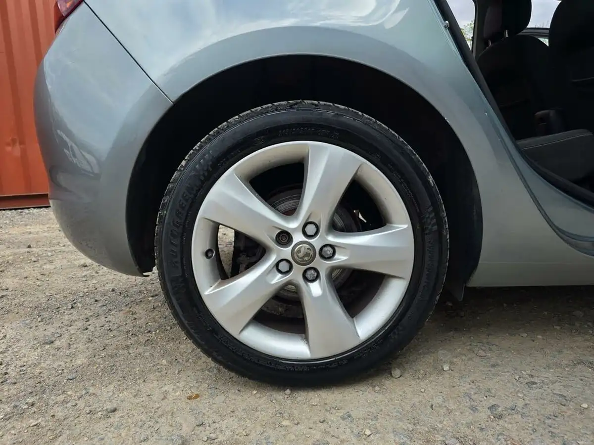 2012-vauxhall-astra-16-sri-vvt-16v-115ps-hatchback-5d-big-34