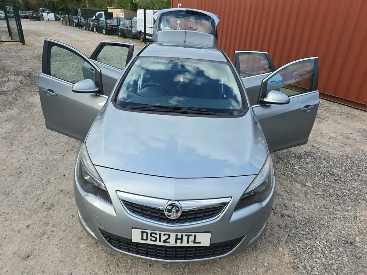 2012-vauxhall-astra-16-sri-vvt-16v-115ps-hatchback-5d-big-6