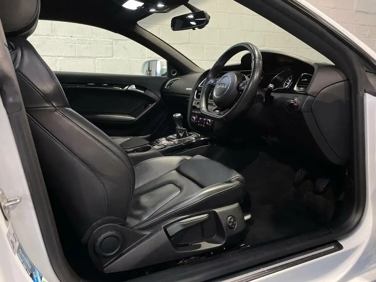 2013-audi-a5-20td-quattro-black-edition-coupe-2d-big-35