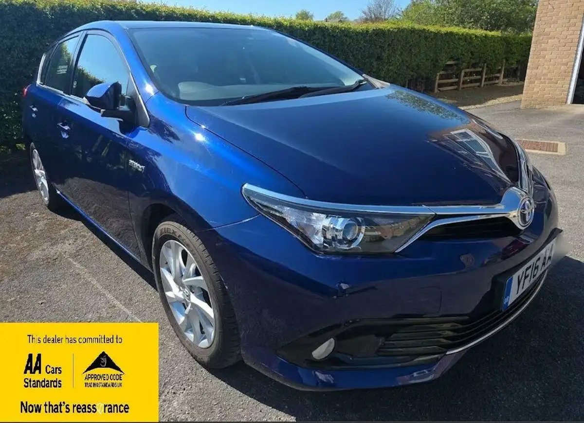 2016-toyota-auris-18-vvt-i-hsd-business-edition-hatchback-big-0
