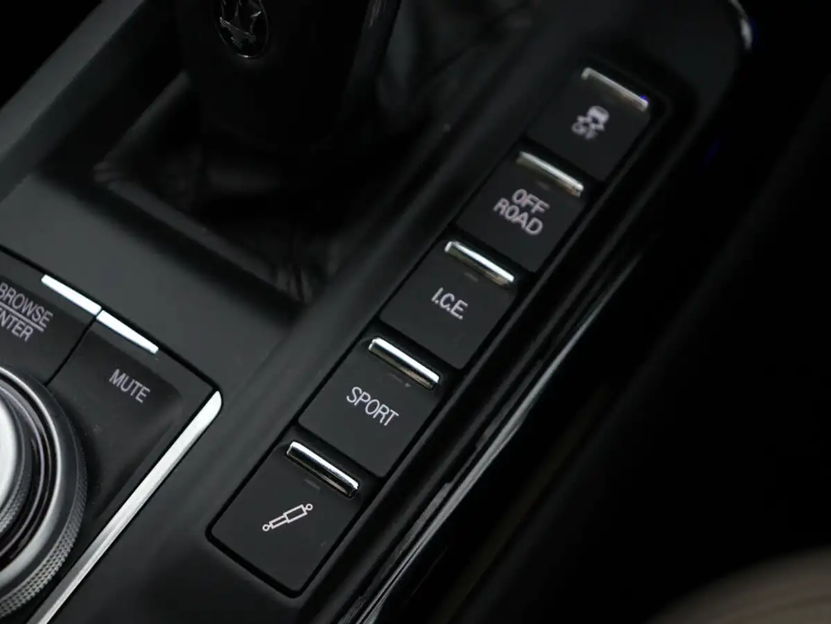 2021-maserati-levante-20-gt-big-32