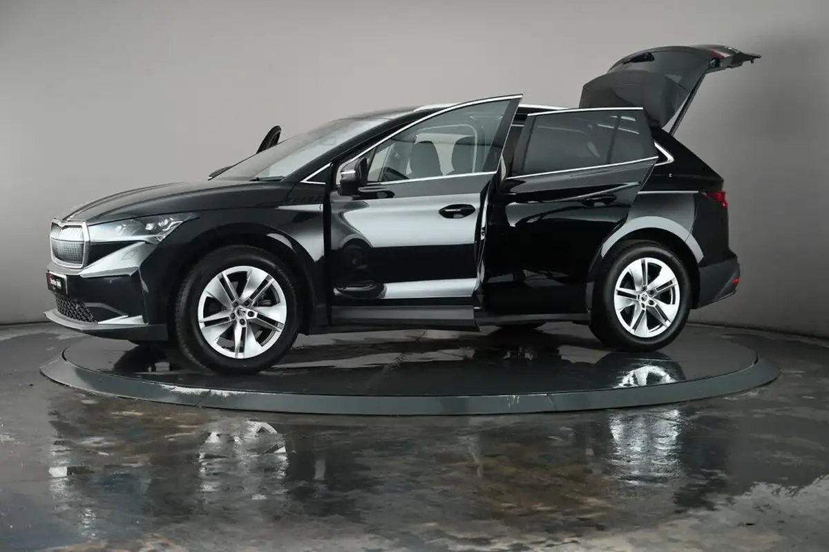 2023-skoda-enyaq-e-80-82-kwh-station-wagon-big-39