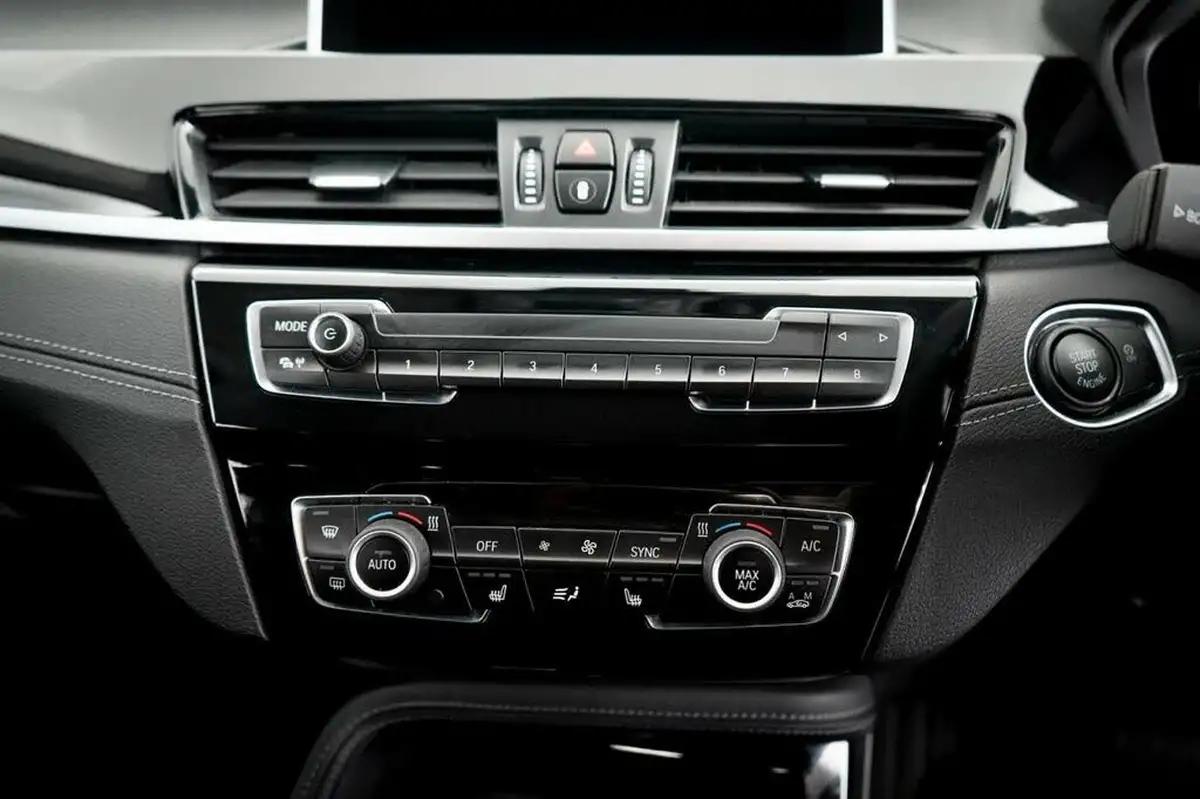 2022-bmw-x1-20-xdrive20i-xline-big-37