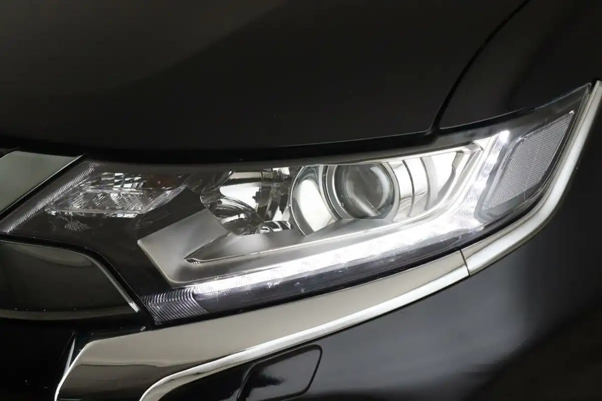 2020-mitsubishi-outlander-24-design-phev-big-8