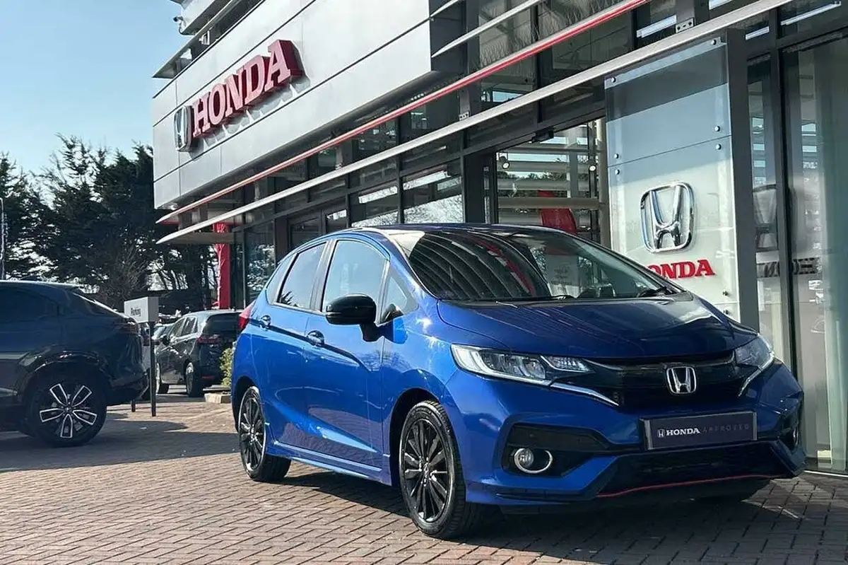 2019-honda-jazz-15-i-vtec-sport-navi-cvt-big-4