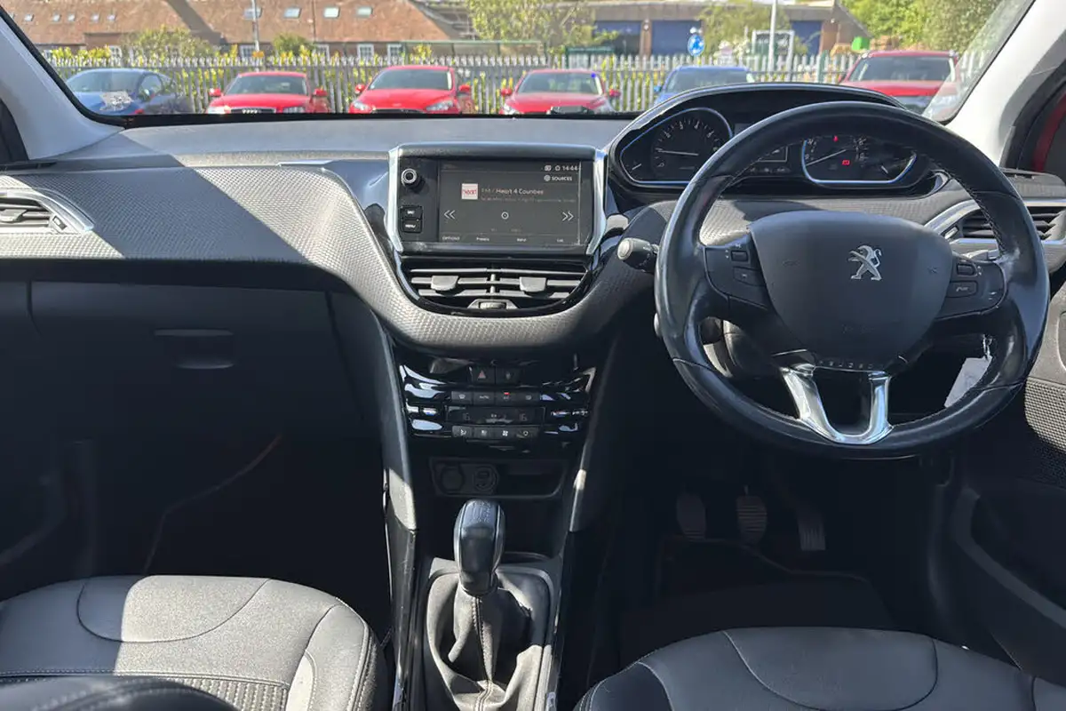 2018-peugeot-2008-suv-12-puretech-allure-premium-ss-big-7