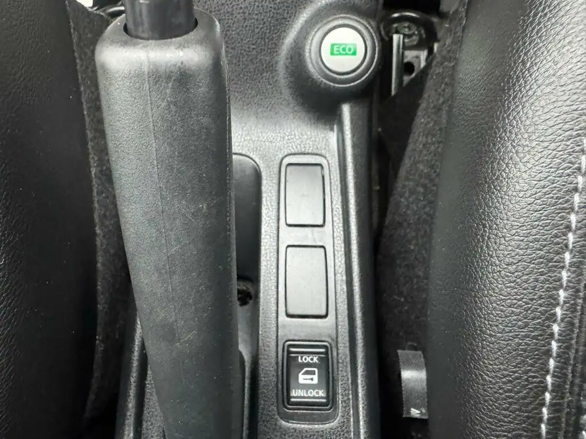2014-nissan-note-15dci-tekna-big-23