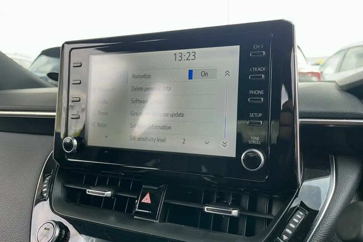 2021-toyota-corolla-18-vvt-i-gr-sport-trk-hatchback-big-29