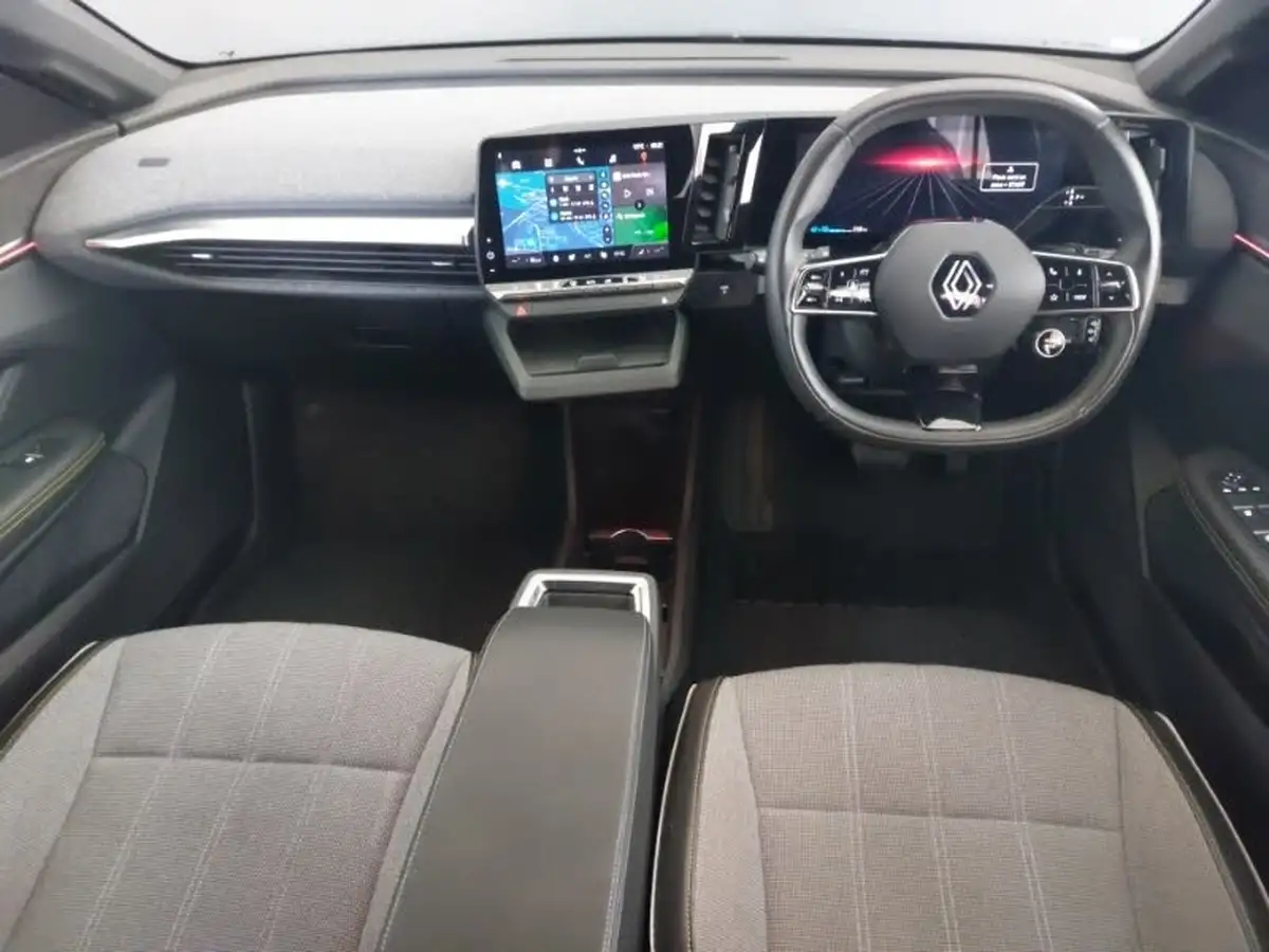 2023-renault-megane-e-tech-e-techno-big-2