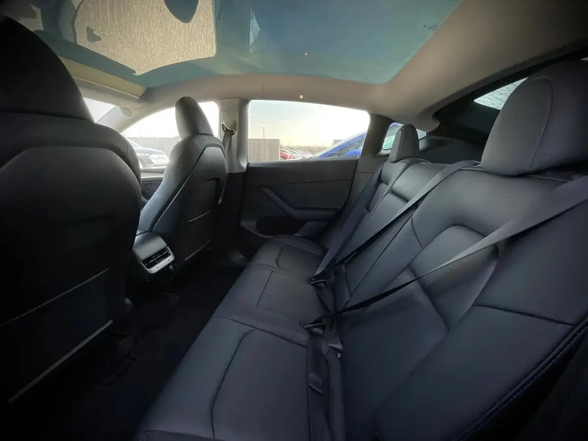 2022-tesla-model-y-e-long-range-big-14