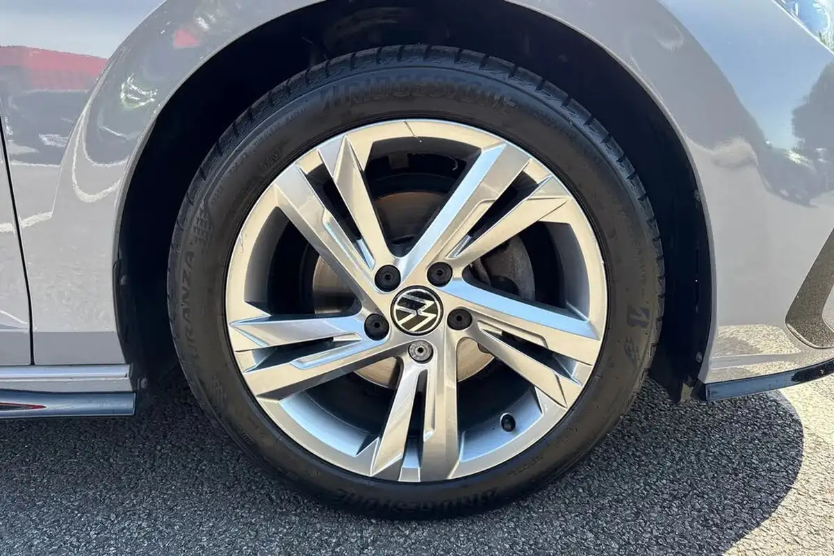 2020-volkswagen-golf-15-tsi-r-line-150ps-hatchback-5d-big-9