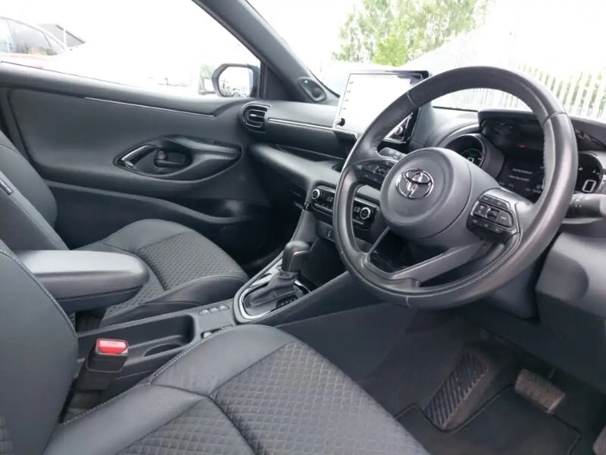 2022-toyota-yaris-15-vvt-i-dynamic-big-10