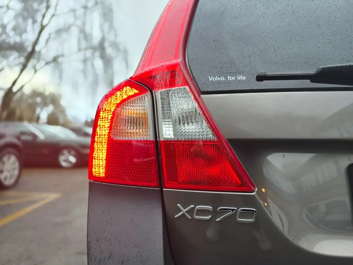 2011-volvo-xc70-30-t6-se-big-66
