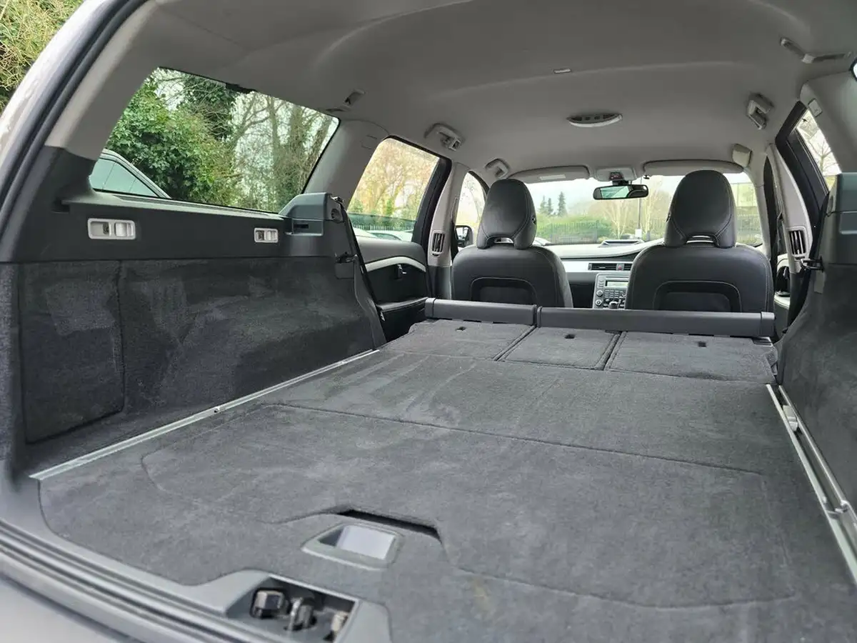 2011-volvo-xc70-30-t6-se-big-40