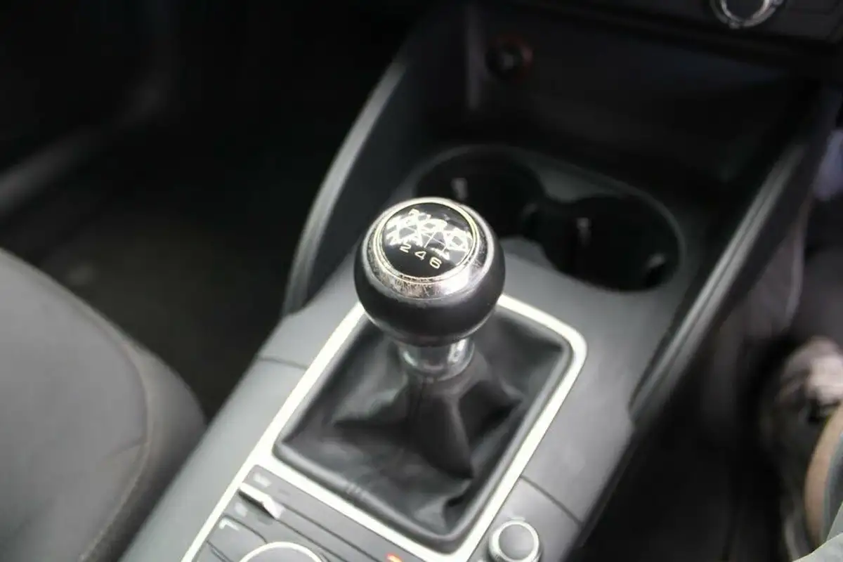 2013-audi-a3-14-se-tfsi-122ps-hatchback-3d-big-23