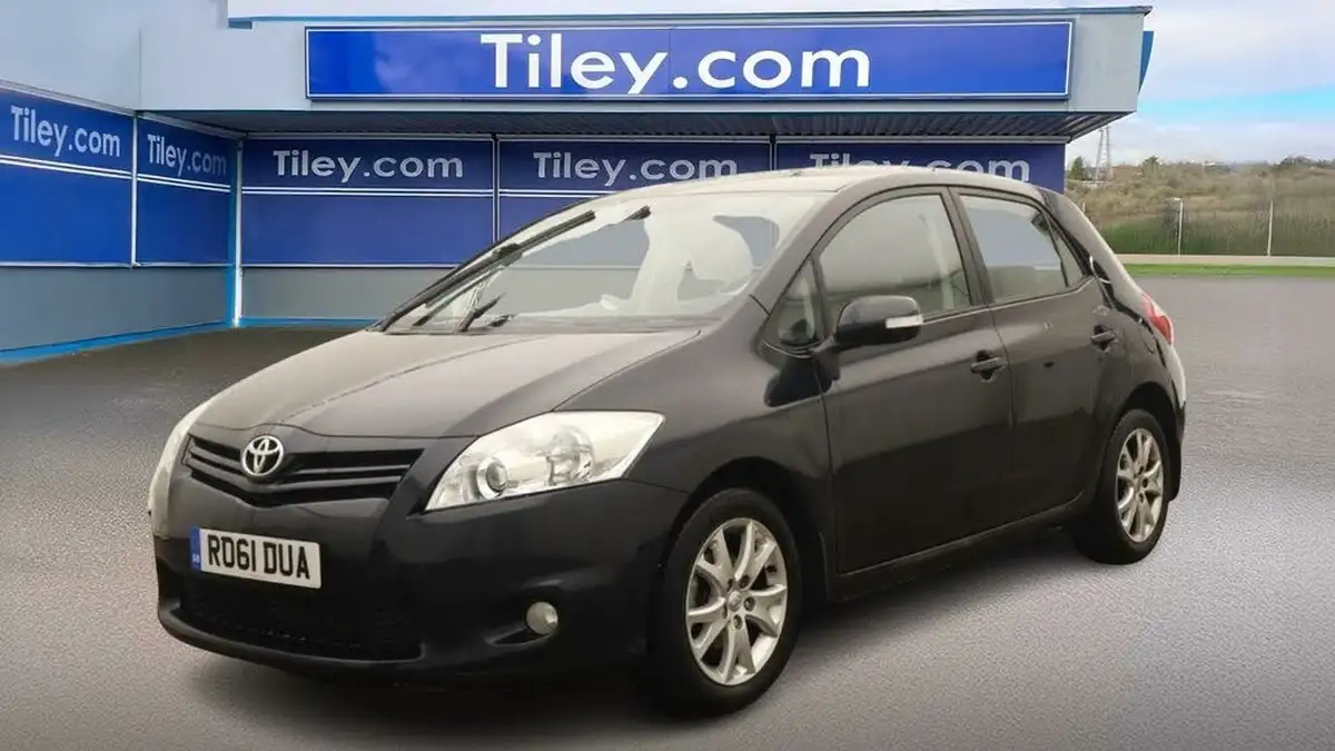 2011-toyota-auris-133-vvt-i-tr-5d-big-2