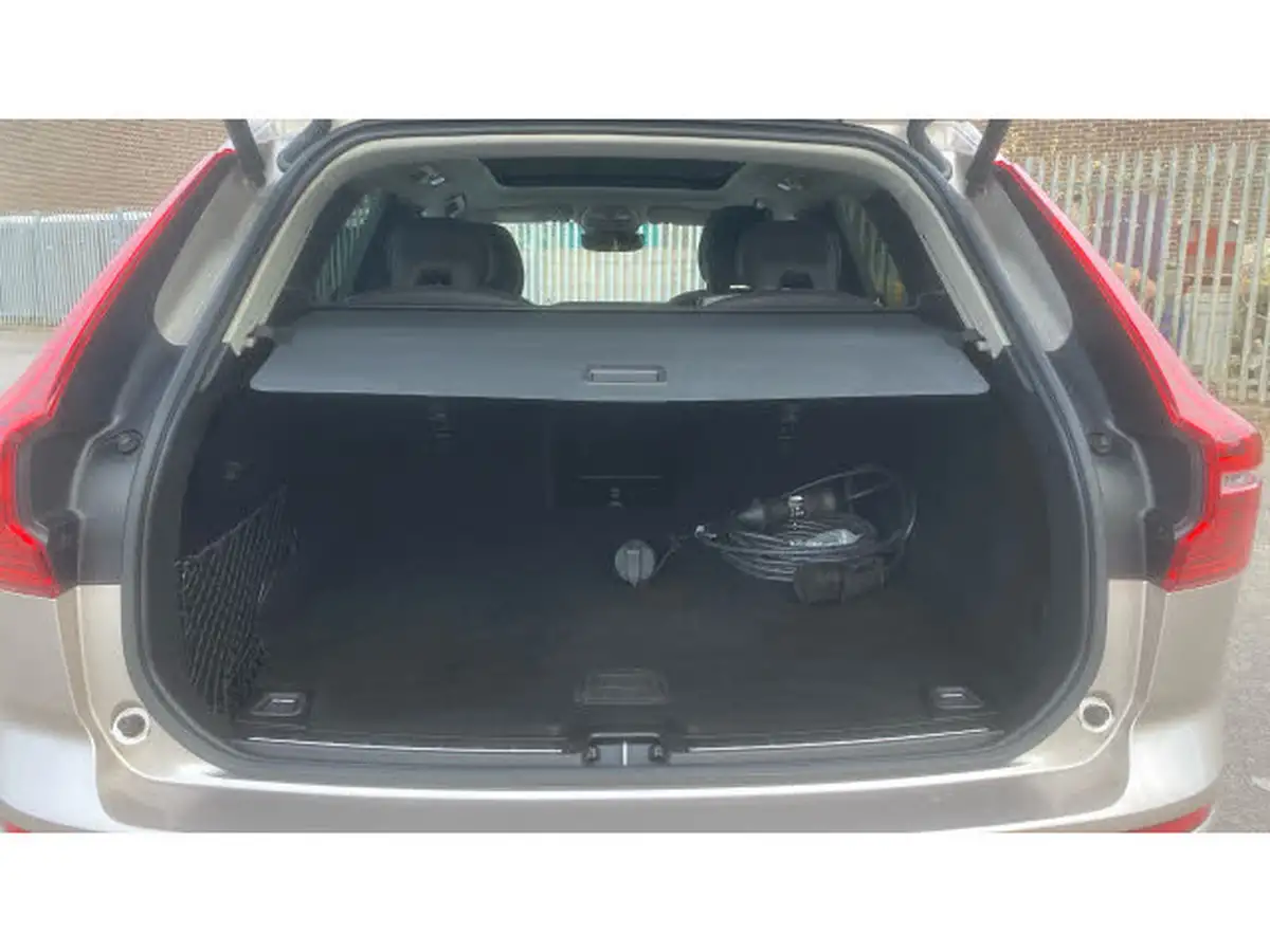 2024-volvo-xc60-20-b5-plus-big-16